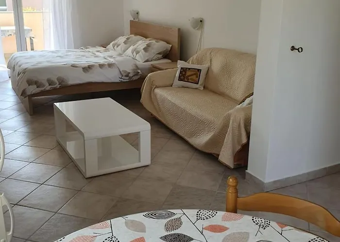 Mit Blick Auf Wasser By Interhome