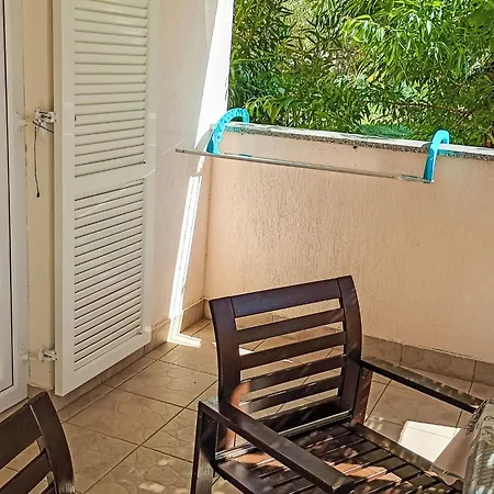 Apartment Mit Blick Auf Wasser By Interhome
