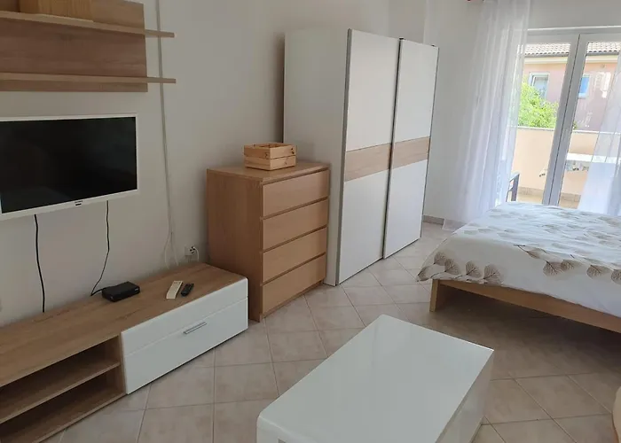 Mit Blick Auf Wasser By Interhome